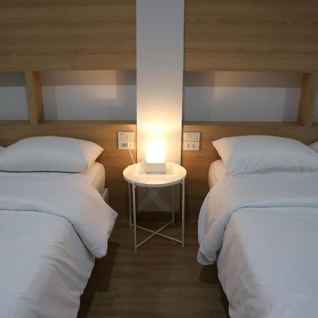 Boon Street Hostel Бангкок Экстерьер фото