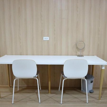 Boon Street Hostel Бангкок Экстерьер фото