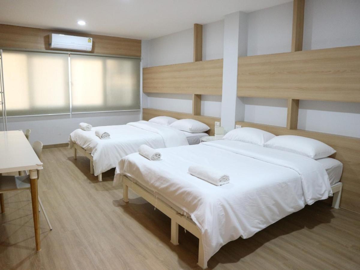 Boon Street Hostel Бангкок Экстерьер фото