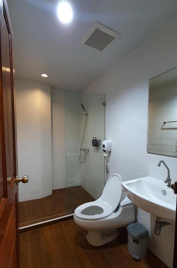 Boon Street Hostel Бангкок Экстерьер фото