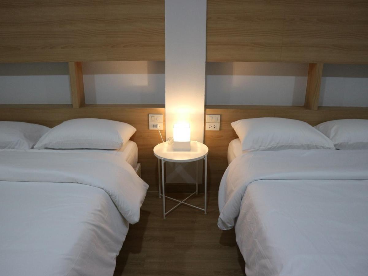 Boon Street Hostel Бангкок Экстерьер фото