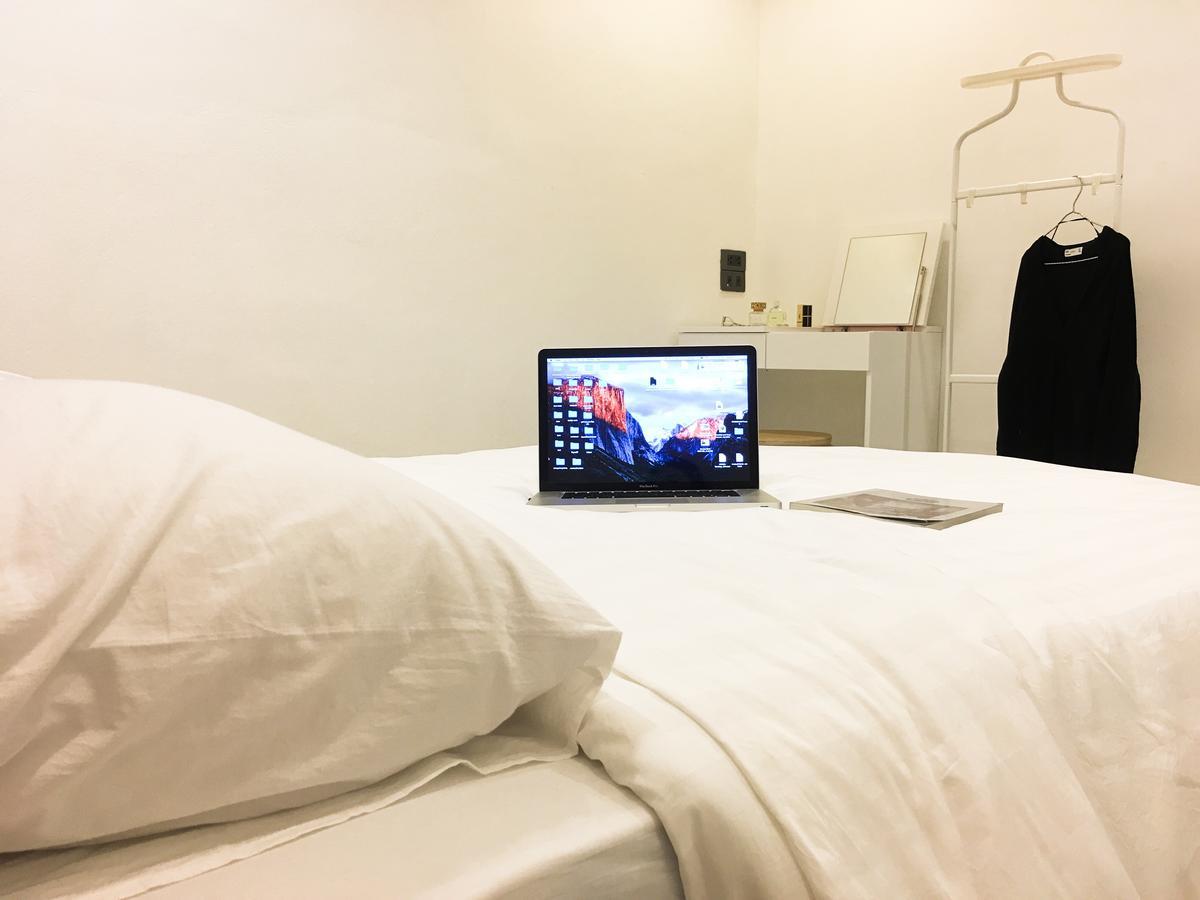 Boon Street Hostel Бангкок Экстерьер фото
