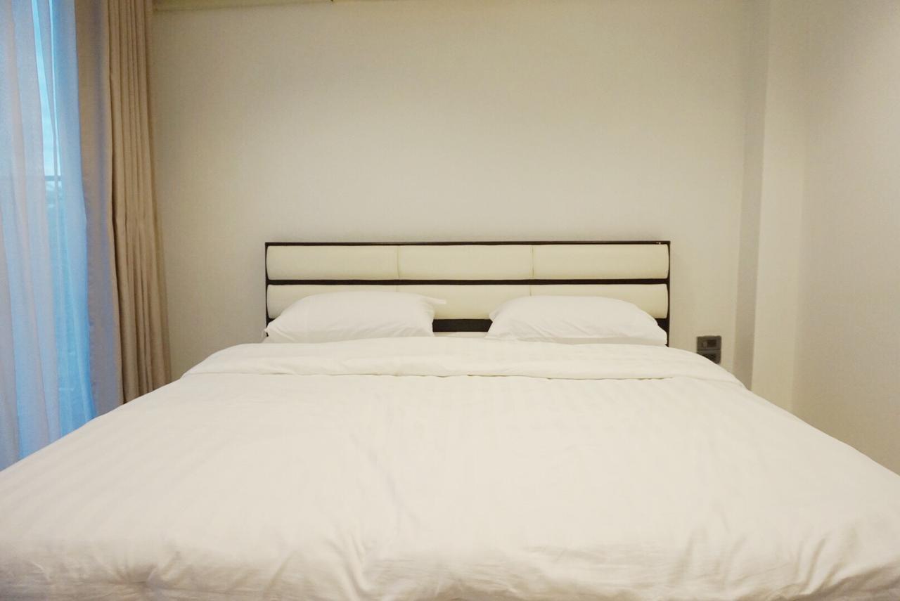 Boon Street Hostel Бангкок Экстерьер фото